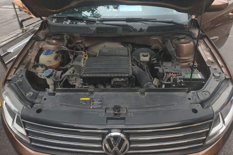 Used Volkswagen Gran Lavida 2015 1.6L Automatic Comfort Edition Engine Bay