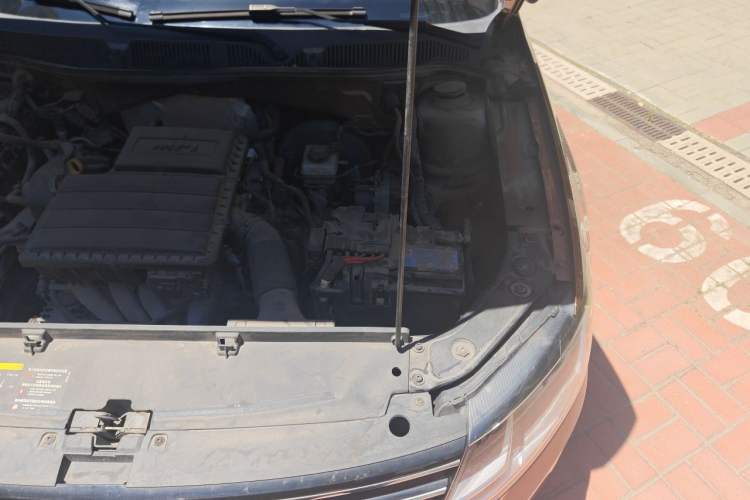 Used Volkswagen Gran Lavida 2015 1.6L Automatic Comfort Edition Engine Bay Left