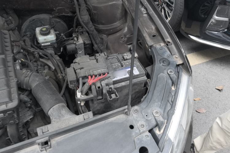Used Volkswagen Gran Lavida 2015 1.6L Automatic Comfort Edition Engine Bay Left