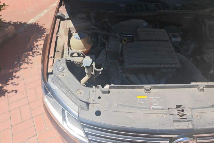 Used Volkswagen Gran Lavida 2015 1.6L Automatic Comfort Edition Engine Bay Right