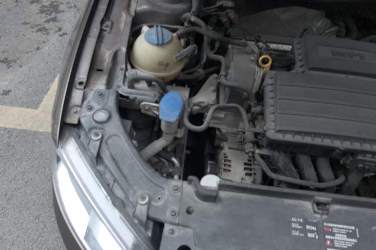 Used Volkswagen Gran Lavida 2015 1.6L Automatic Comfort Edition Engine Bay Right