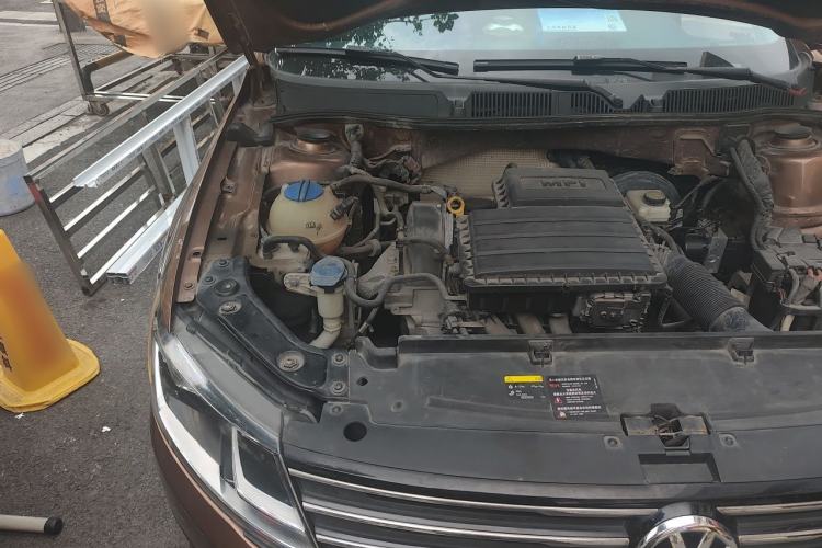 Used Volkswagen Gran Lavida 2015 1.6L Automatic Comfort Edition Engine Bay Right