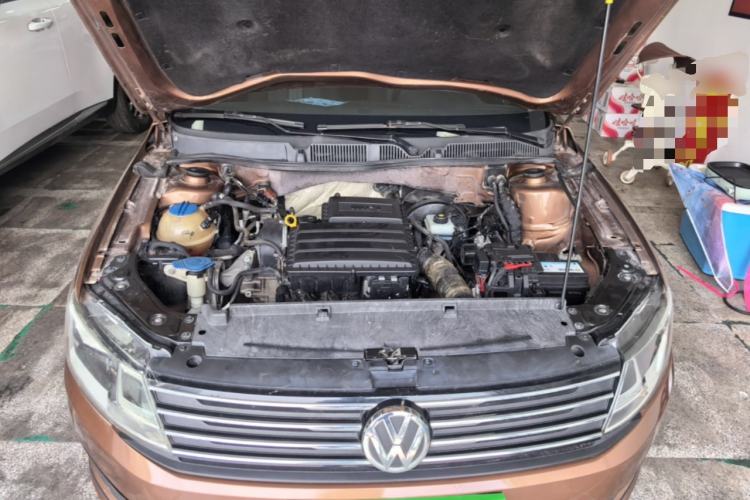 Used Volkswagen Gran Lavida 2015 1.6L Automatic Fashion Edition Engine Bay