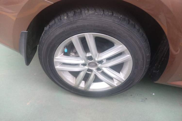 Used Volkswagen Gran Lavida 2015 230TSI DSG Comfort Edition Exterior 5