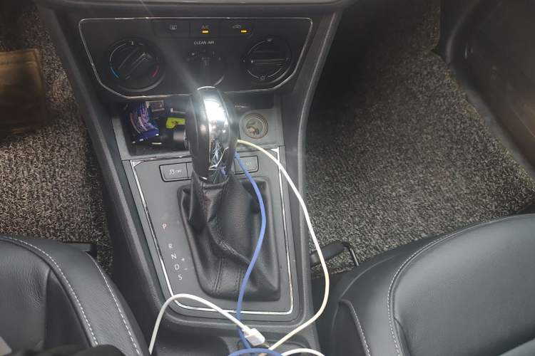 Used Volkswagen Gran Lavida 2015 1.6L Automatic Comfort Edition Gear Lever