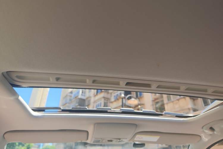 Used Volkswagen Gran Lavida 2015 1.6L Automatic Comfort Edition Headliner