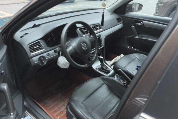 Used Volkswagen Gran Lavida 2015 1.6L Automatic Comfort Edition Left Front Seat