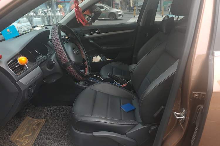 Used Volkswagen Gran Lavida 2015 1.6L Automatic Comfort Edition Left Front Seat