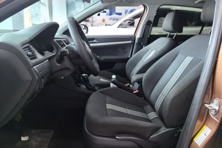Used Volkswagen Gran Lavida 2015 1.6L Automatic Fashion Edition Left Front Seat