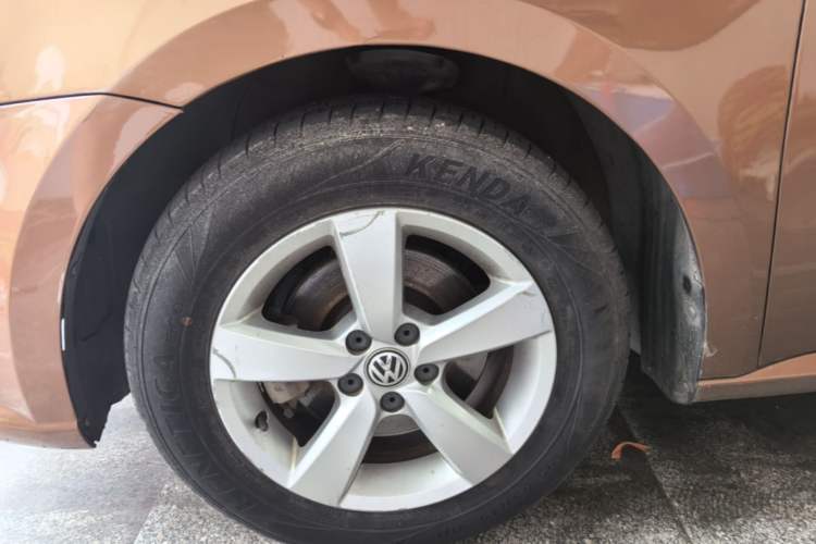 Used Volkswagen Gran Lavida 2015 1.6L Automatic Fashion Edition Left Front Wheel Hub