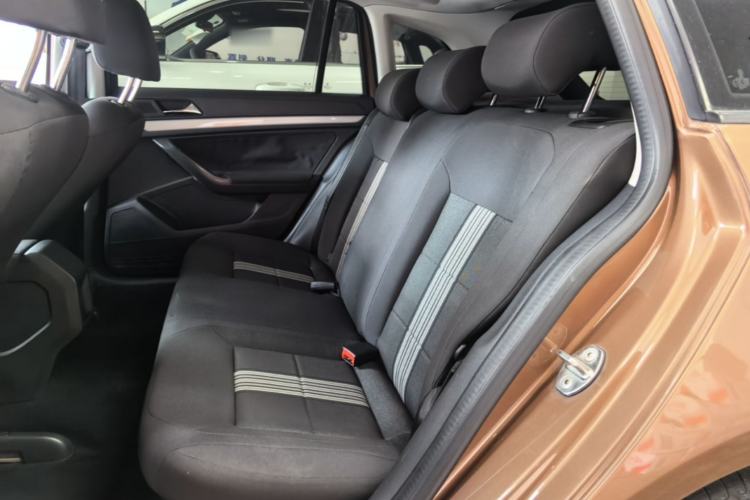 Used Volkswagen Gran Lavida 2015 1.6L Automatic Fashion Edition Left Rear Seat