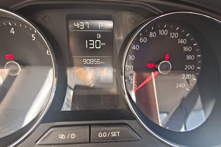Used Volkswagen Gran Lavida 2015 1.6L Automatic Comfort Edition Odometer Close Up