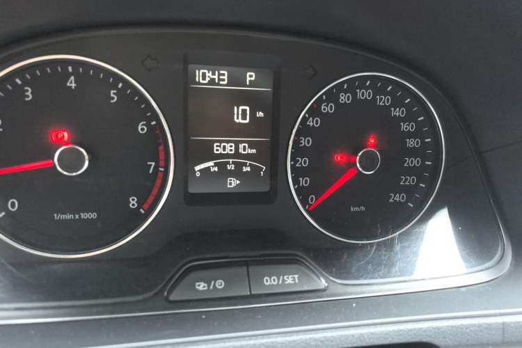 Used Volkswagen Gran Lavida 2015 1.6L Automatic Comfort Edition Odometer Close Up