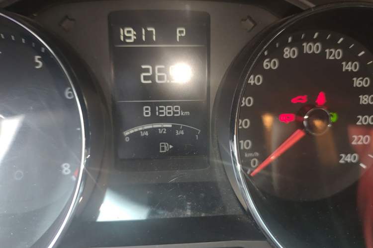 Used Volkswagen Gran Lavida 2015 1.6L Automatic Comfort Edition Odometer Close Up