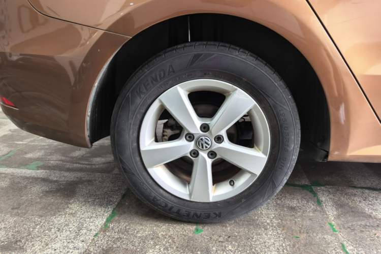 Used Volkswagen Gran Lavida 2015 1.6L Automatic Fashion Edition Right Rear Wheel Hub