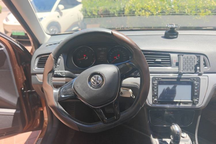 Used Volkswagen Gran Lavida 2015 1.6L Automatic Comfort Edition Steering Wheel