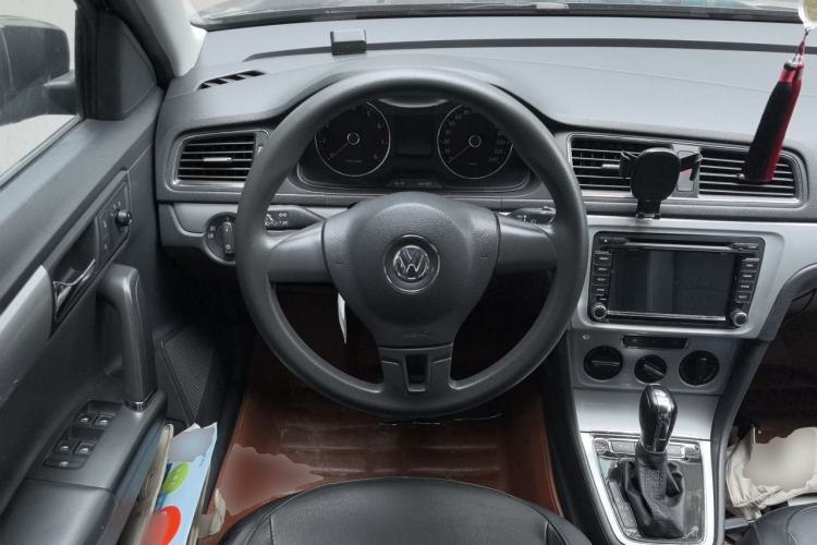 Used Volkswagen Gran Lavida 2015 1.6L Automatic Comfort Edition Steering Wheel