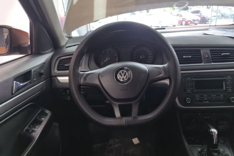 Used Volkswagen Gran Lavida 2015 1.6L Automatic Fashion Edition Steering Wheel