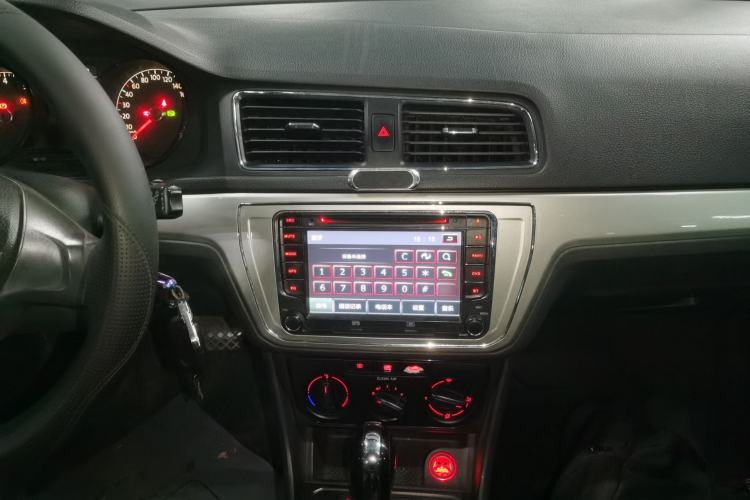 Used Volkswagen Gran Lavida 2015 1.6L Automatic Fashion Edition Audio And AC Panel