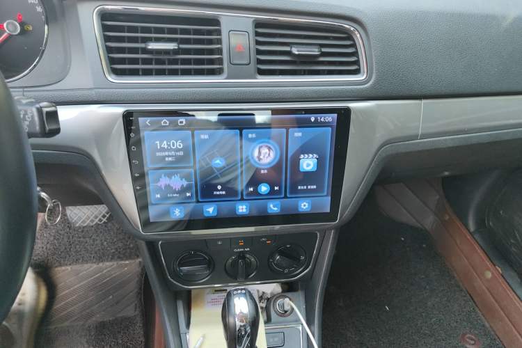 Used Volkswagen Gran Lavida 2015 230TSI DSG Comfort Edition Audio And AC Panel