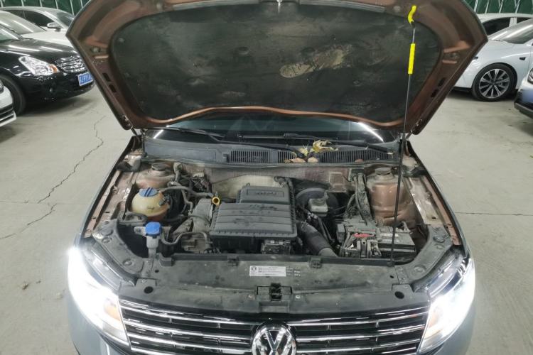 Used Volkswagen Gran Lavida 2015 1.6L Automatic Fashion Edition Engine Bay