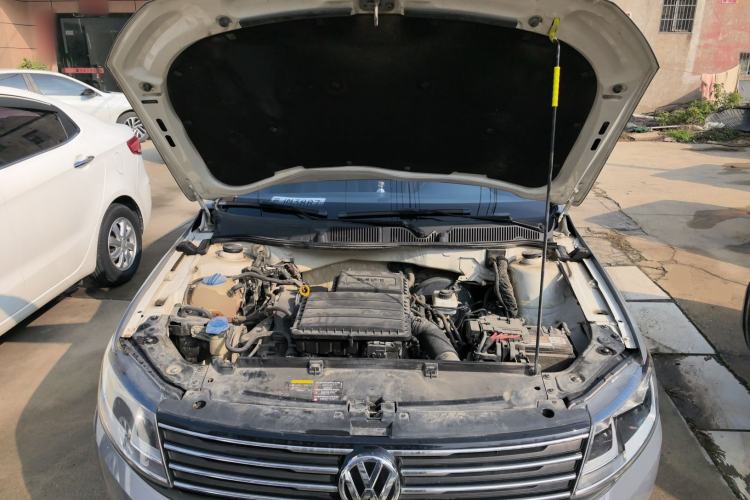 Used Volkswagen Gran Lavida 2015 1.6L Automatic Comfort Edition Engine Bay