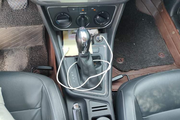 Used Volkswagen Gran Lavida 2015 230TSI DSG Comfort Edition Gear Lever