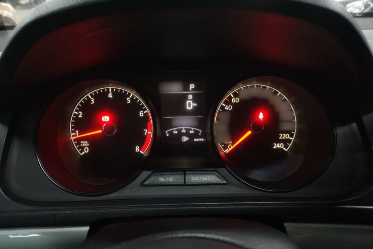 Used Volkswagen Gran Lavida 2015 1.6L Automatic Fashion Edition Instrument Cluster