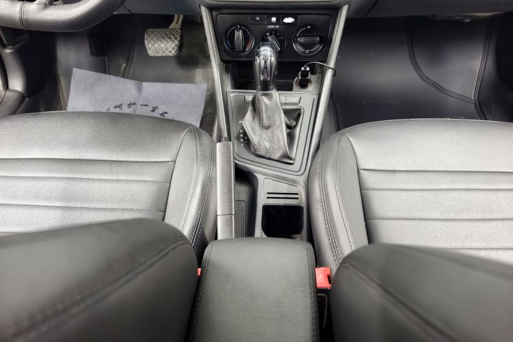 Used Volkswagen Gran Lavida 2015 1.6L Automatic Fashion Edition Interior 4