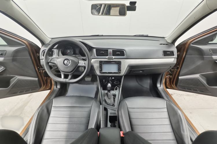 Used Volkswagen Gran Lavida 2015 1.6L Automatic Fashion Edition Interior 5