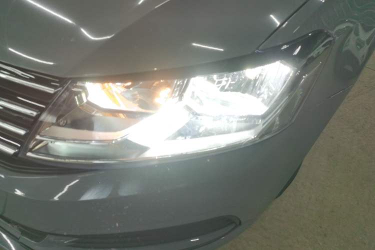 Used Volkswagen Gran Lavida 2015 1.6L Automatic Fashion Edition Left Front Headlight