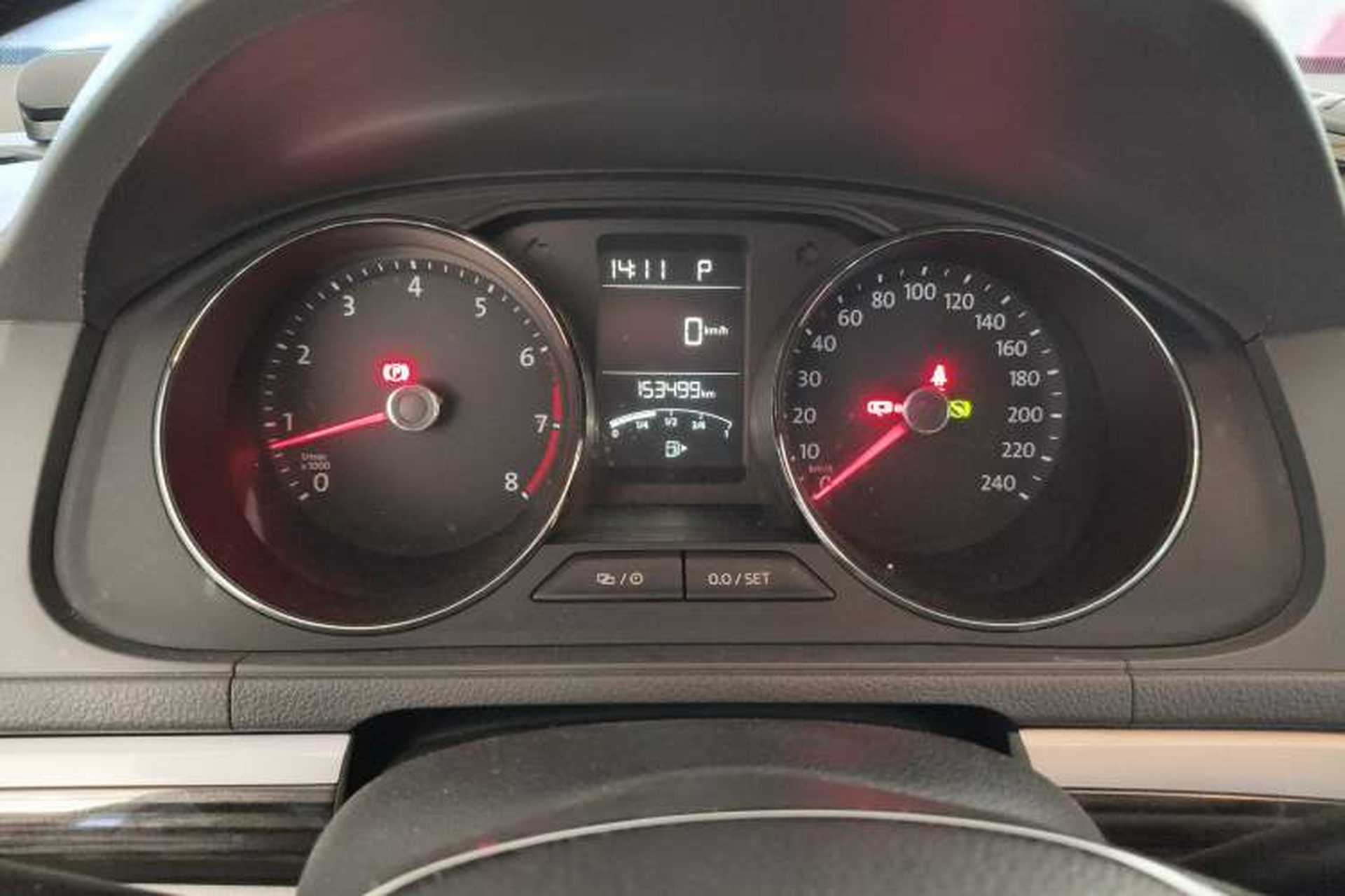 Used Volkswagen Gran Lavida 2015 230TSI DSG Luxury Edition Odometer Close Up