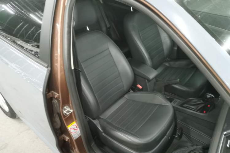 Used Volkswagen Gran Lavida 2015 1.6L Automatic Fashion Edition Right Front Seat