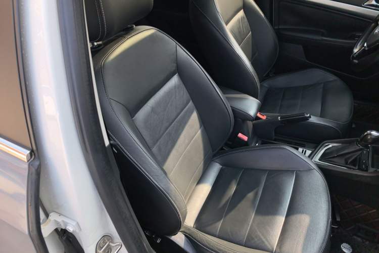 Used Volkswagen Gran Lavida 2015 1.6L Automatic Comfort Edition Right Front Seat