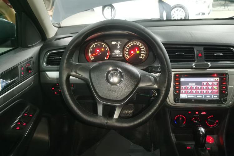 Used Volkswagen Gran Lavida 2015 1.6L Automatic Fashion Edition Steering Wheel
