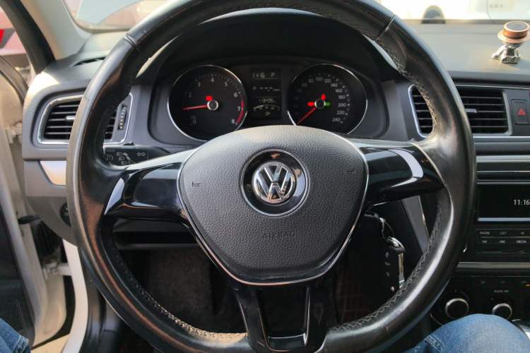 Used Volkswagen Gran Lavida 2015 1.6L Automatic Comfort Edition Steering Wheel