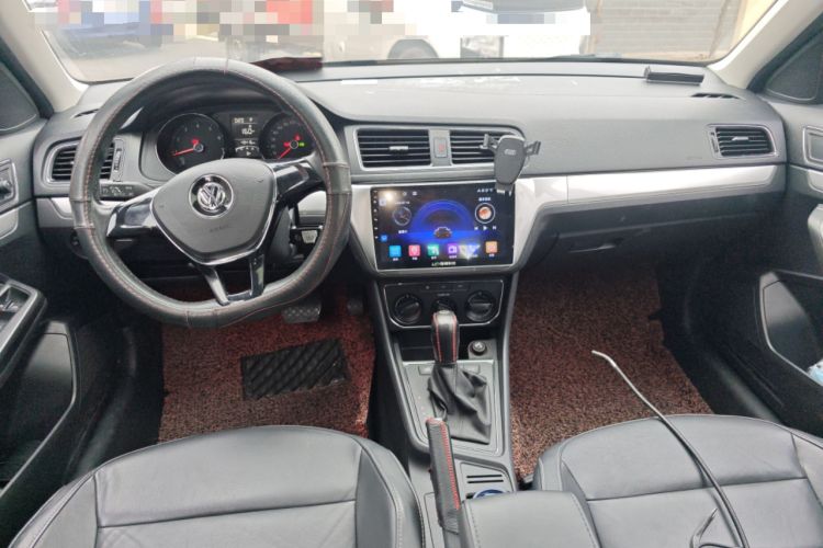 Used Volkswagen Gran Lavida 2015 1.6L Automatic Comfort Edition Center Console
