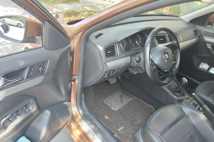 Used Volkswagen Gran Lavida 2015 1.6L Automatic Comfort Edition Driver Seat
