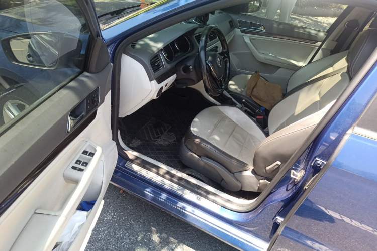 Used Volkswagen Gran Lavida 2015 1.6L Automatic Comfort Edition Driver Seat