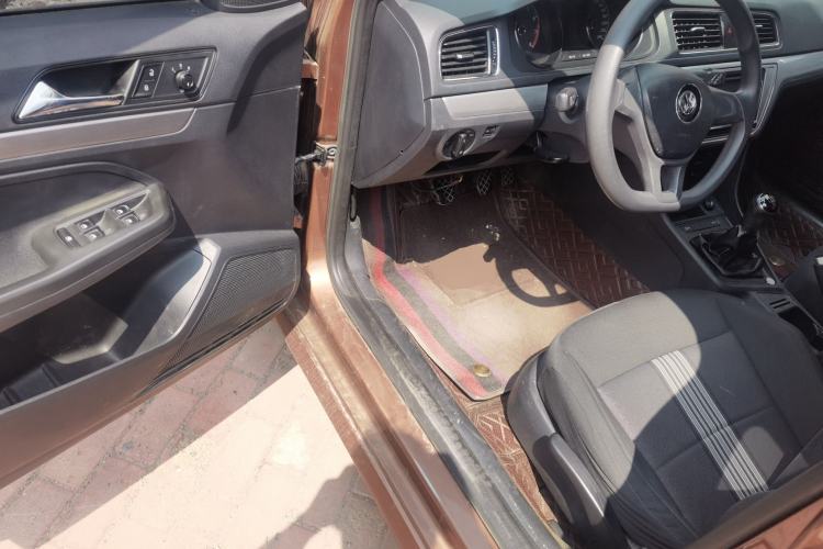 Used Volkswagen Gran Lavida 2015 1.6L Manual Fashion Edition Driver Seat