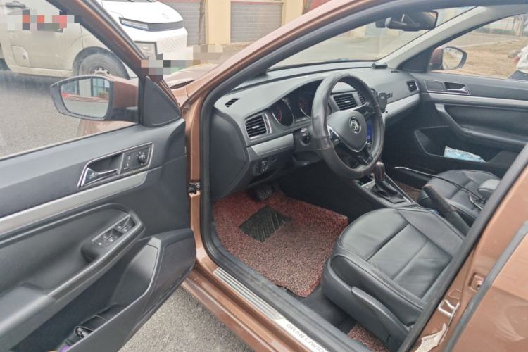 Used Volkswagen Gran Lavida 2015 1.6L Automatic Comfort Edition Driver Seat