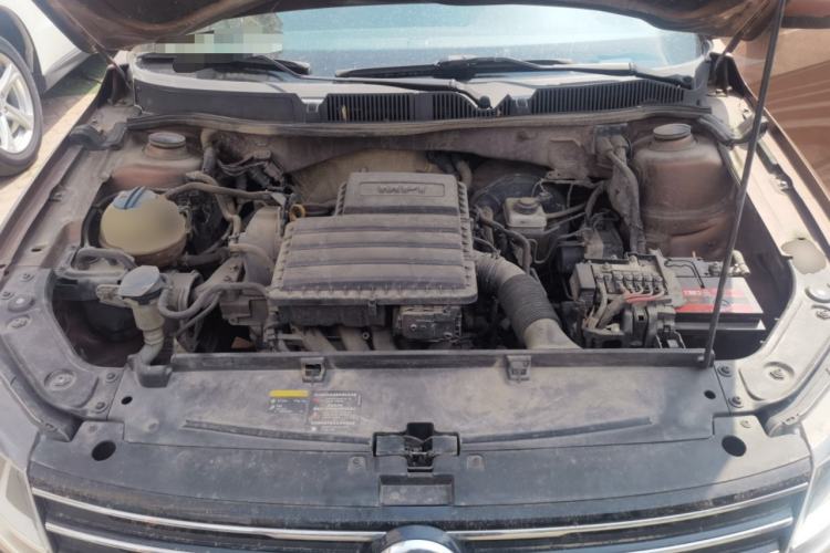 Used Volkswagen Gran Lavida 2015 1.6L Manual Fashion Edition Engine Bay