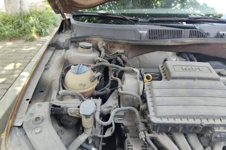 Used Volkswagen Gran Lavida 2015 1.6L Automatic Comfort Edition Engine Bay Right
