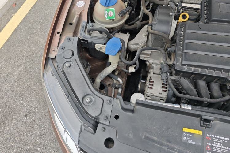 Used Volkswagen Gran Lavida 2015 1.6L Automatic Comfort Edition Engine Bay Right