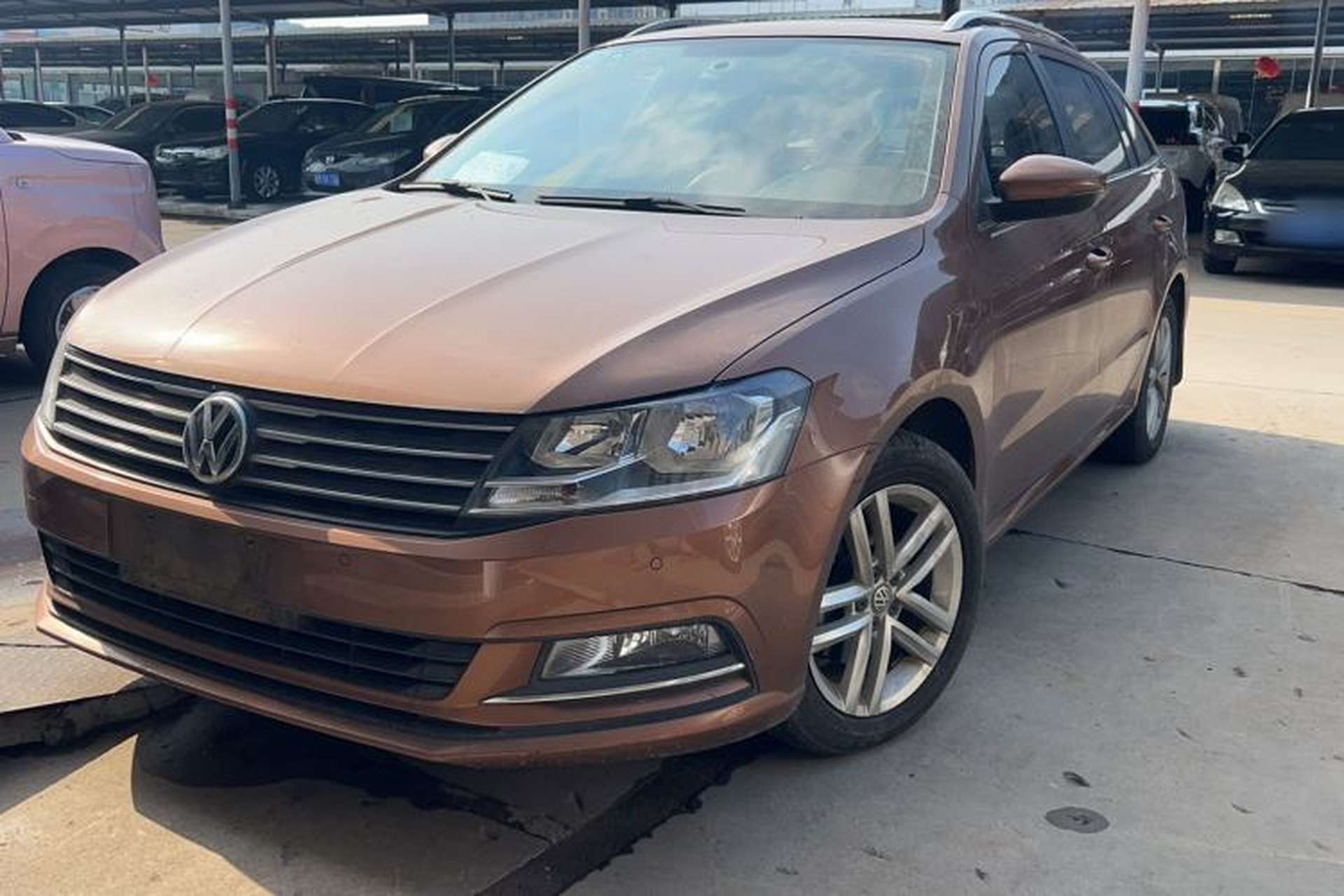 Used Volkswagen Gran Lavida 2015 1.6L Automatic Comfort Edition Exterior 3