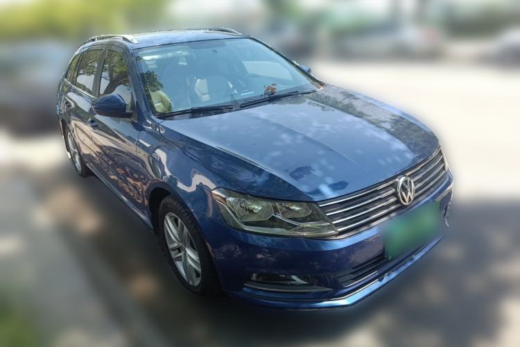 Used Volkswagen Gran Lavida 2015 1.6L Automatic Comfort Edition Front Right 45 Deg