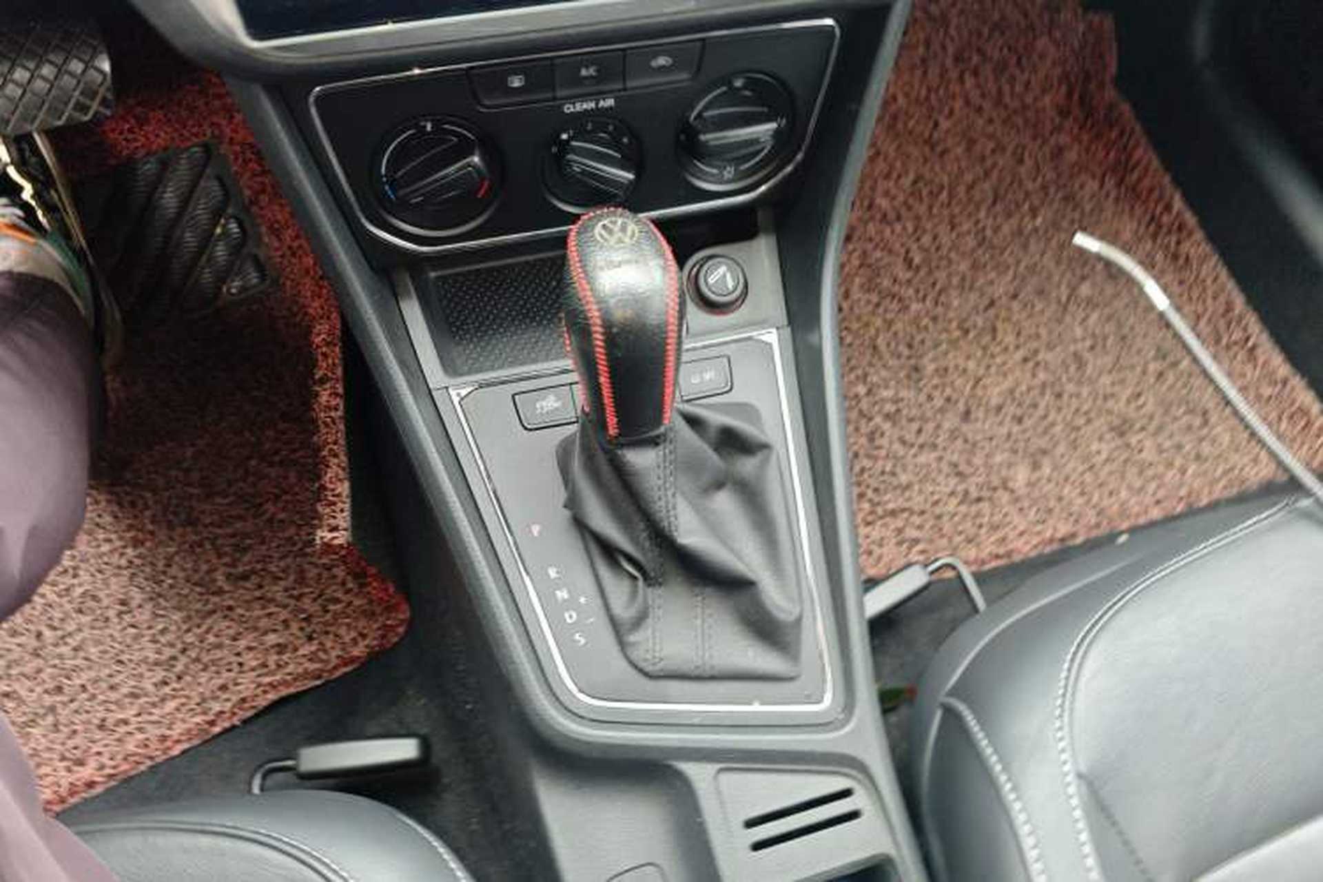 Used Volkswagen Gran Lavida 2015 1.6L Automatic Comfort Edition Gear Lever