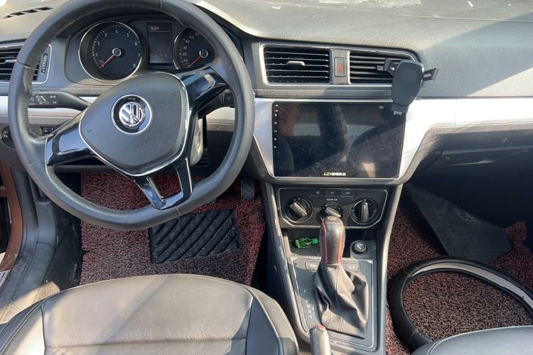 Used Volkswagen Gran Lavida 2015 1.6L Automatic Comfort Edition Interior 3