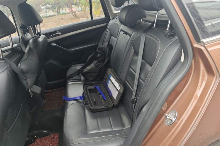 Used Volkswagen Gran Lavida 2015 1.6L Automatic Comfort Edition Left Rear Seat