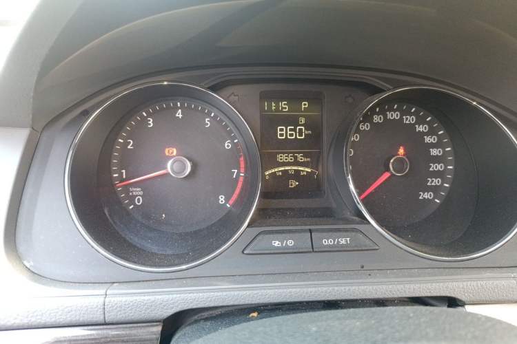 Used Volkswagen Gran Lavida 2015 1.6L Automatic Comfort Edition Odometer Close Up